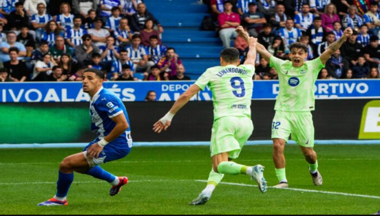 Hack Trick de Lewandoski le dio la victoria al Barcelona ante Deportivo Alavés