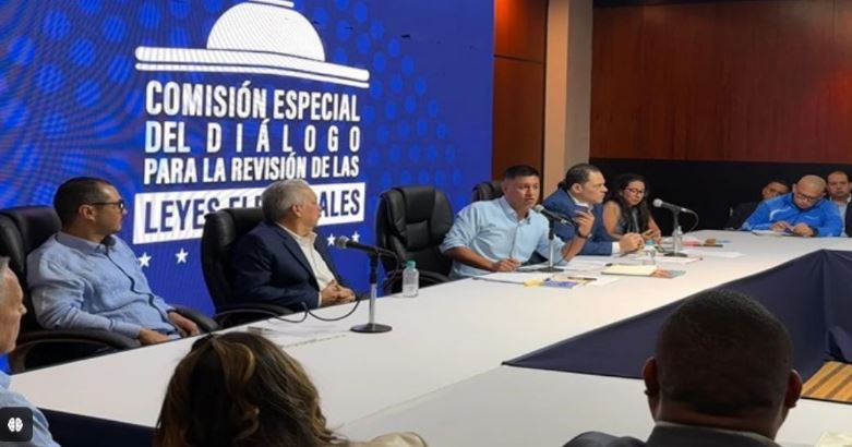 La Comisión Especial de la AN examina nuevas propuestas sobre el financiamiento electoral