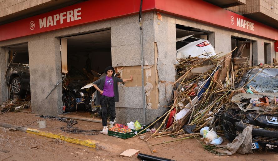 Conmovedores testimonios e imágenes de Paiporta, zona destruida por la tragedia en España: 