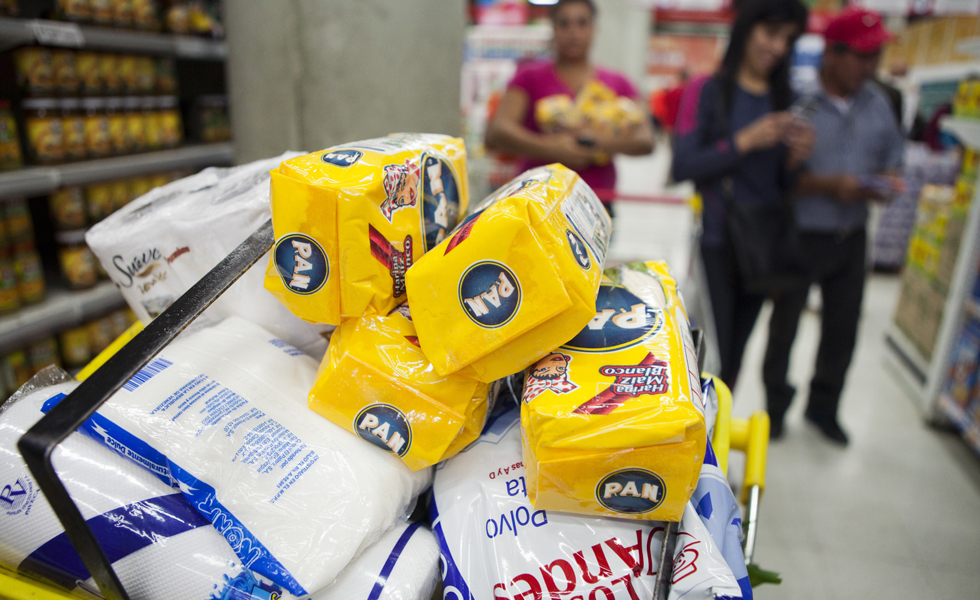 Un venezolano necesita 106,3 dólares al mes para cubrir gastos de alimentos, según Cendas-FVM