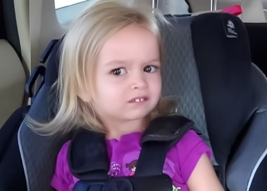 Así luce en la actualidad Chloe, la niña viral del meme: ¡Ya está grande!