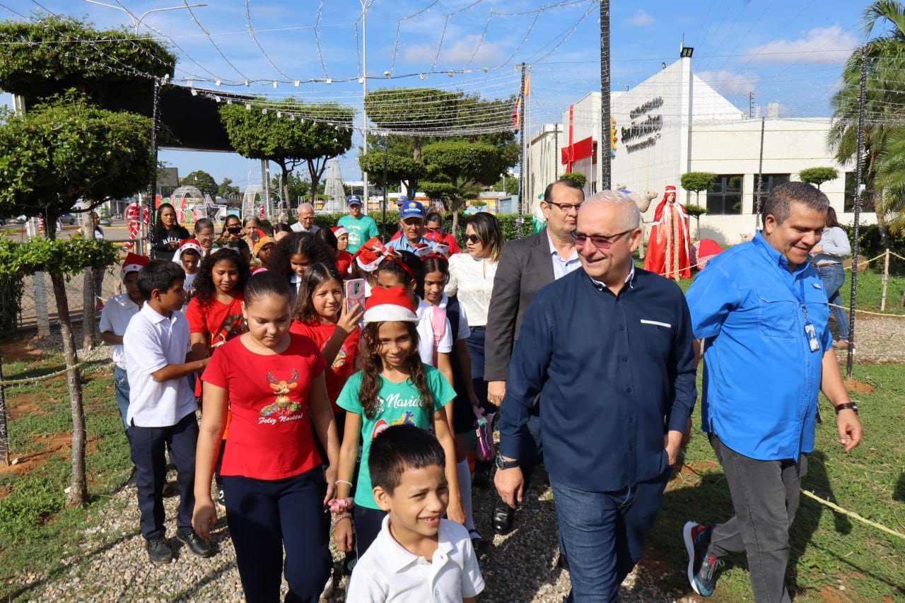 Alcaldía de San Francisco realiza visitas guiadas a grupos escolares al pesebre de la ciudad