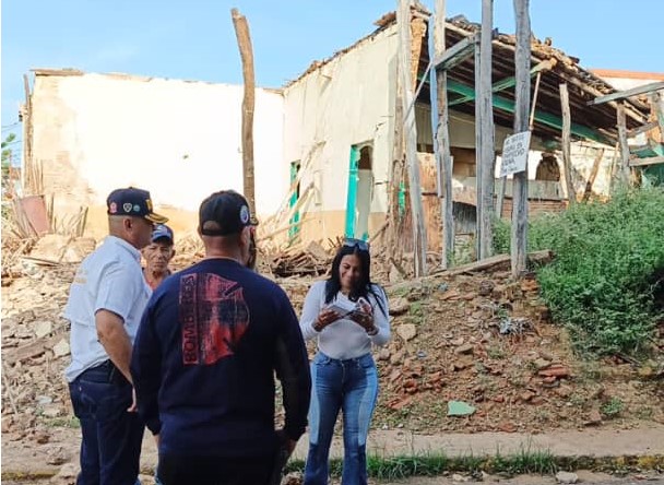 Rescatan a mujer de 84 años tras el derrumbe de su casa en Veritas: Es la segunda que se cae por las lluvias en Maracaibo