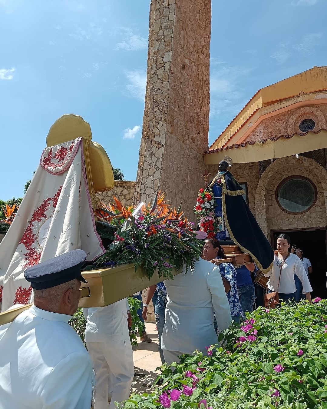 La Chinita se encuentra con San Benito y bendice a habitantes de Cabimas