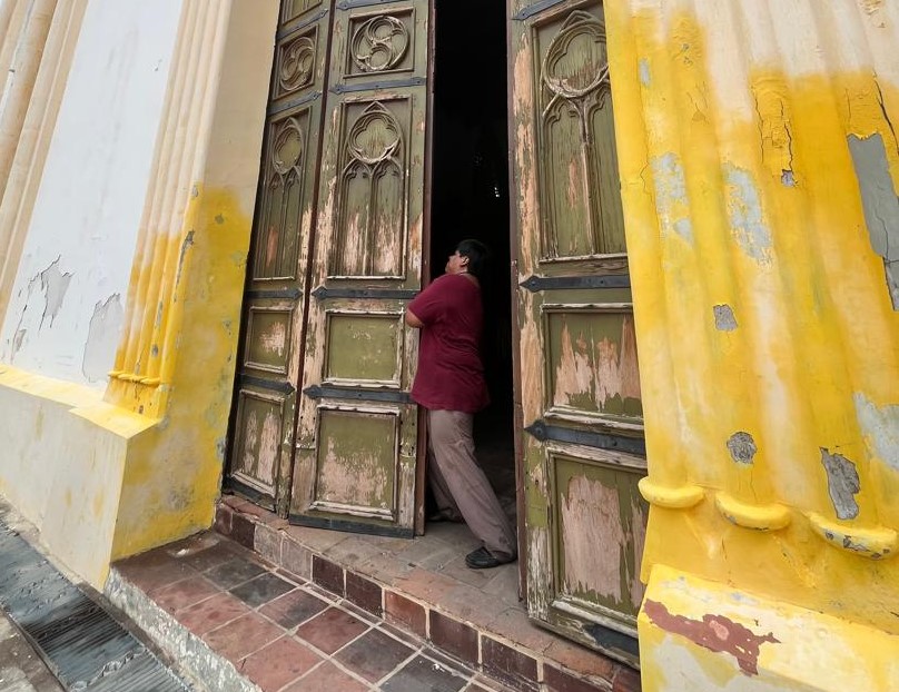 Se cae la puerta del Convento en la Plaza Baralt