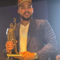 Anthony Santander recibe el premio Luis Aparicio