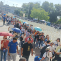 Los zulianos madrugaron y forman una larga cola frente a la Basílica para ofrendar a la Chinita en su día