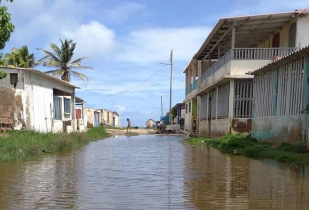 Fuertes lluvias causan afectaciones en vialidades del estado Falcón