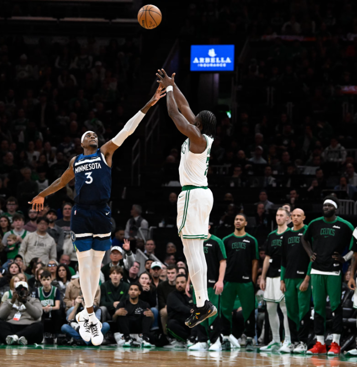 Celtics se lleva el duelo ante Timberwolves con sufrimiento sobre el final