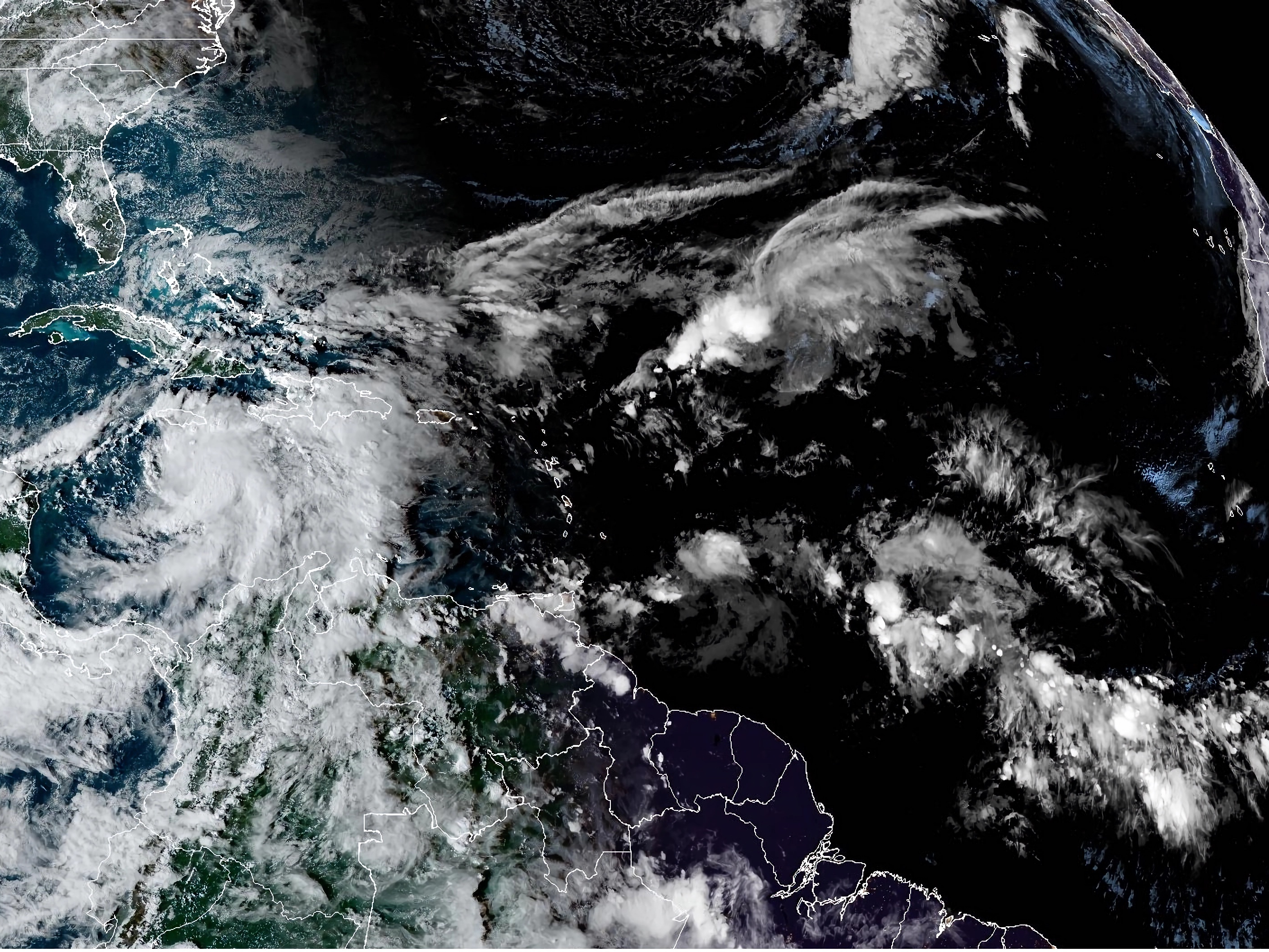 Se forma en el Caribe la tormenta tropical Rafael, que amenaza a Jamaica y Cuba