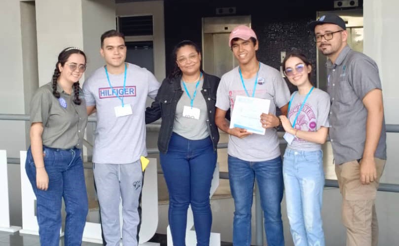 LUZ reconoce a estudiantes participantes en el Rally Científico 