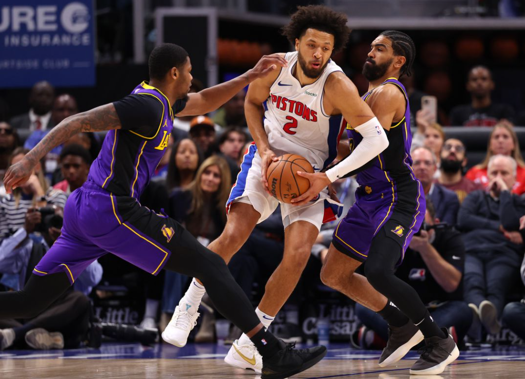 Lakers cae sorpresivamente ante Pistons