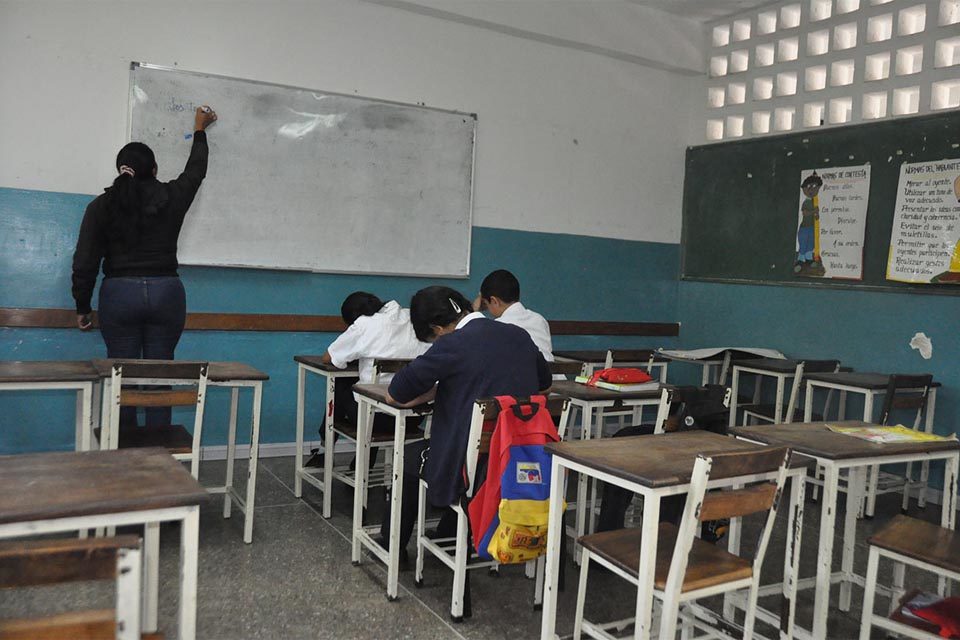 FVM: Docentes jubilados no acataron el llamado a regresar a las aulas