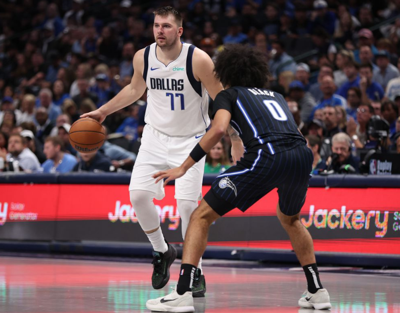 Mavericks derrota a Magic con un impecable Doncic