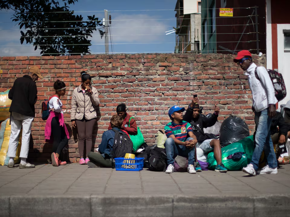 Persisten barreras en el acceso al empleo, bancarización y educación de migrantes venezolanos en Colombia