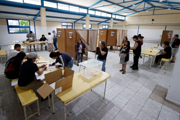 Claudio Orrego es reelecto gobernador de la región de Santiago en las elecciones regionales