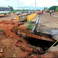 De 48 a 72 horas se estaría restableciendo el paso en el puente de Puerto Caballo