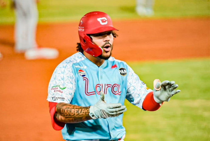 Cardenales apabulló a Tiburones en Barquisimeto