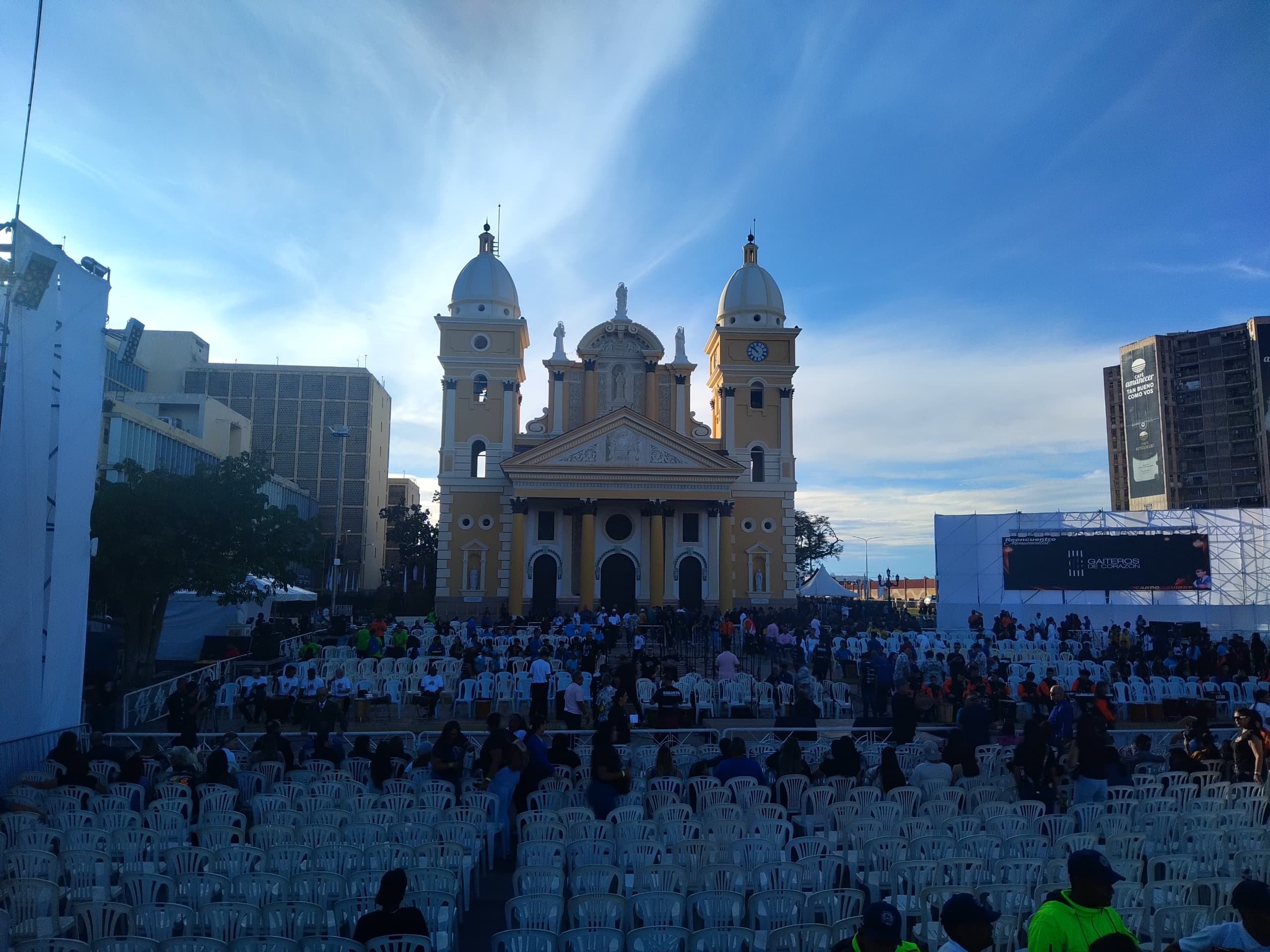 Zulianos llegan a la Basílica para celebrar el Día del Gaitero