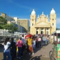 Los zulianos madrugaron y forman una larga cola frente a la Basílica para ofrendar a la Chinita en su día