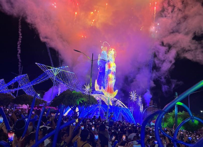 Las imágenes del titilar nocturno que NO viste del grandioso encendido en Bella Vista