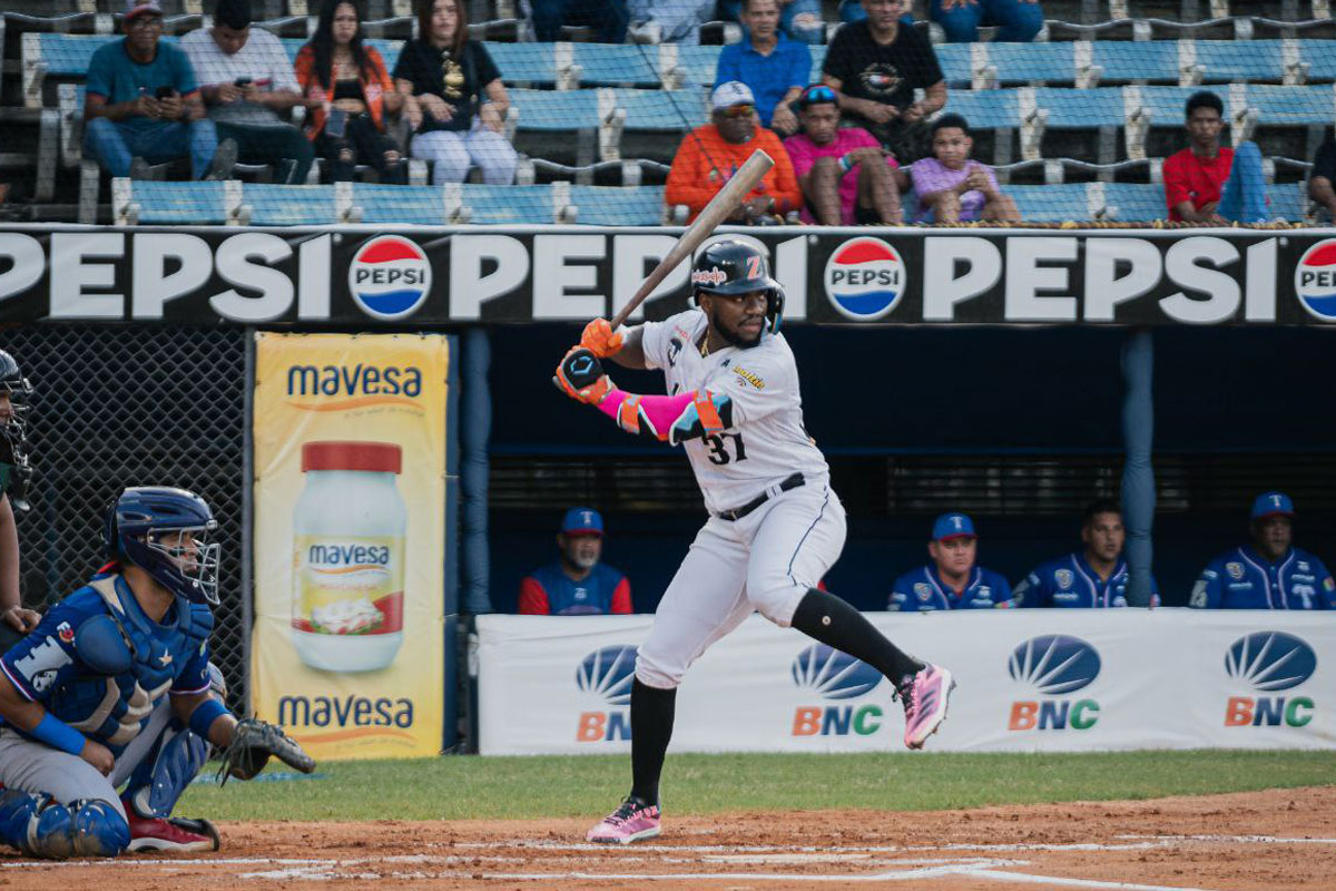 Águilas dejó en el terreno a Tiburones con Osleivis Basabe como héroe