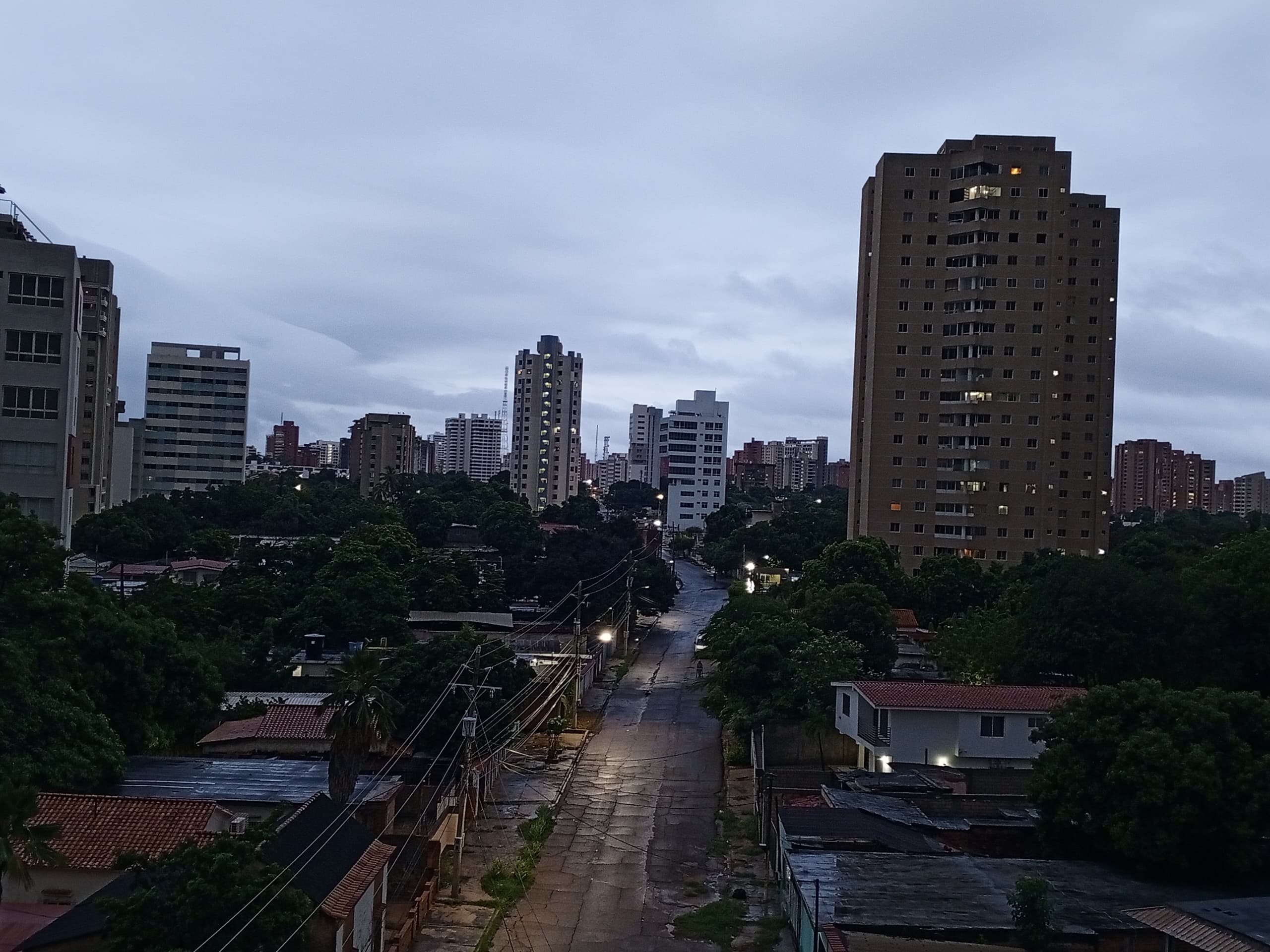 Con fuertes lluvias acompañadas de truenos amanecieron Maracaibo y San Francisco este jueves 28-Nov