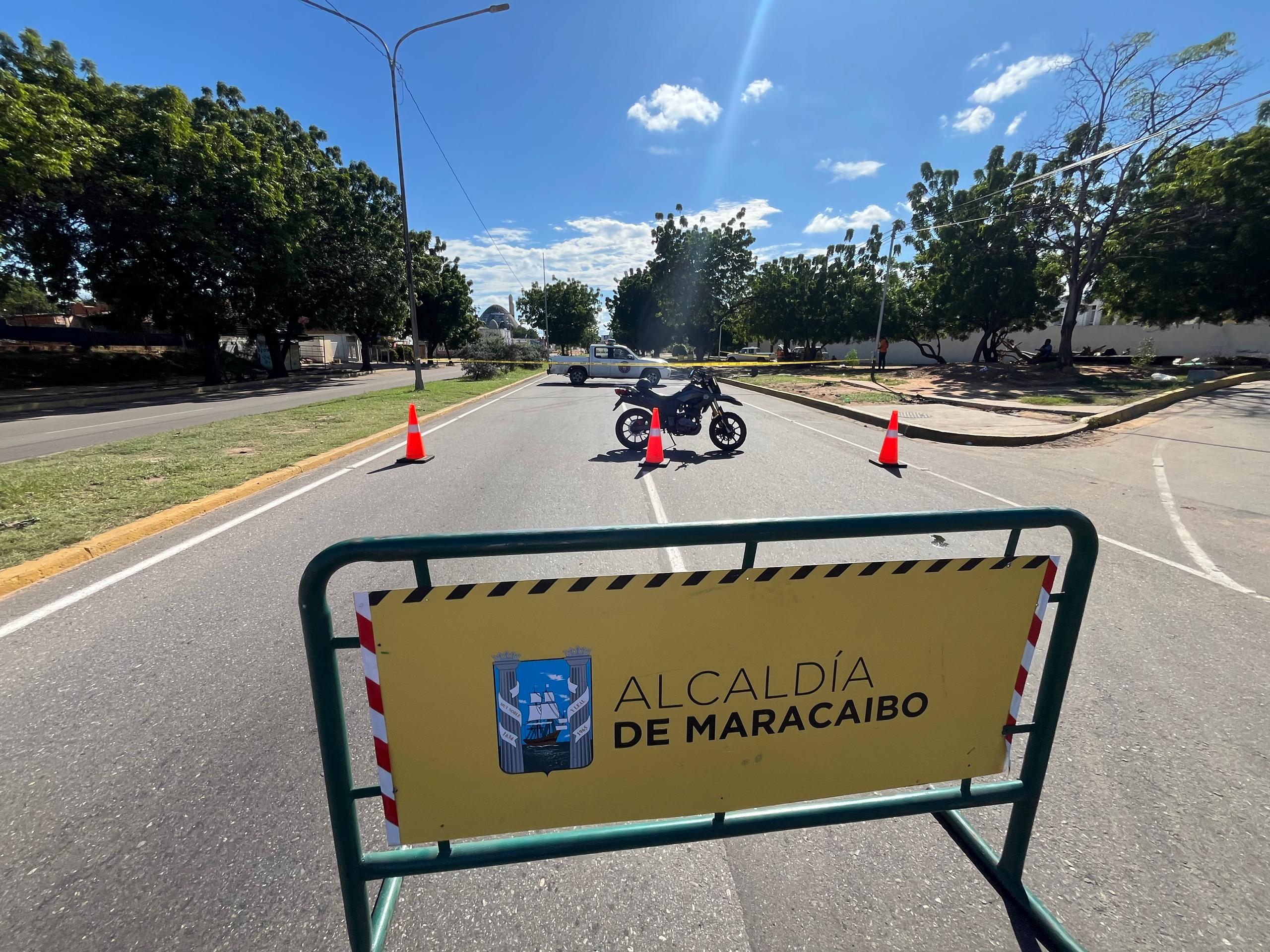 Cerrado tramo de la Circunvalación 2 en Maracaibo por gran socavón que amenaza la seguridad vial