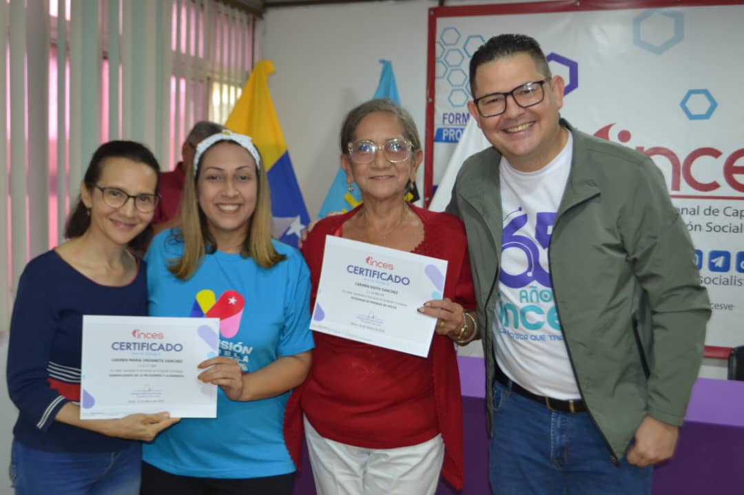 Mujeres zulianas reciben certificados Inces en el marco del primer aniversario de la GMVM