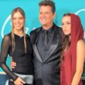 La hija de Carlos Vives con su novia en el homenaje a su padre