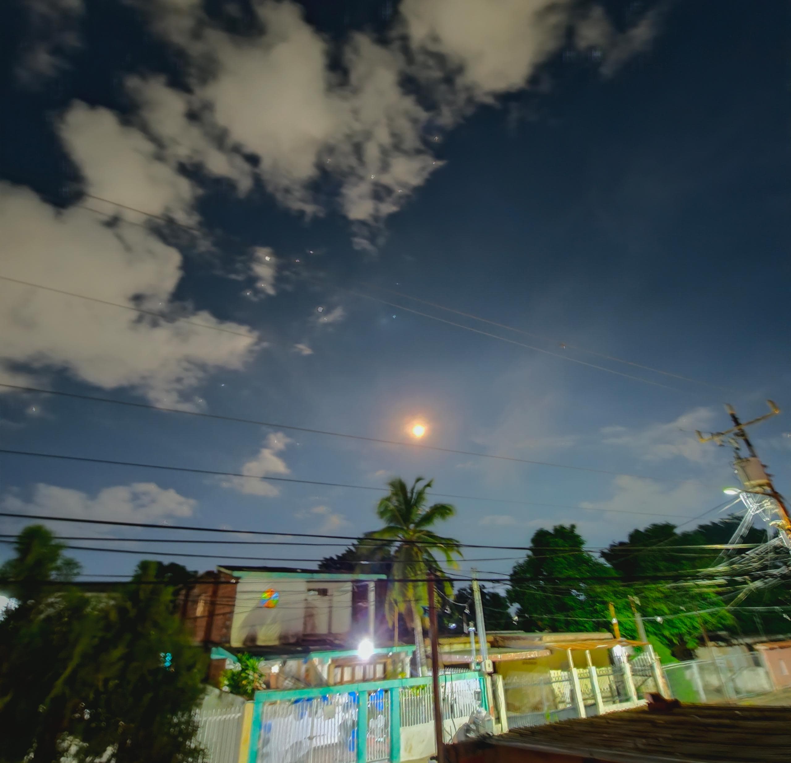 Maracaiberos se deleitaron con la luna llena