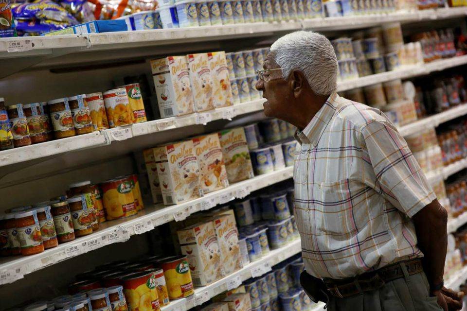 El 89 % de los venezolanos está buscando comprar productos navideños en donde acepten la tasa del BCV