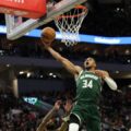 Bucks triunfó como local ante los Bulls