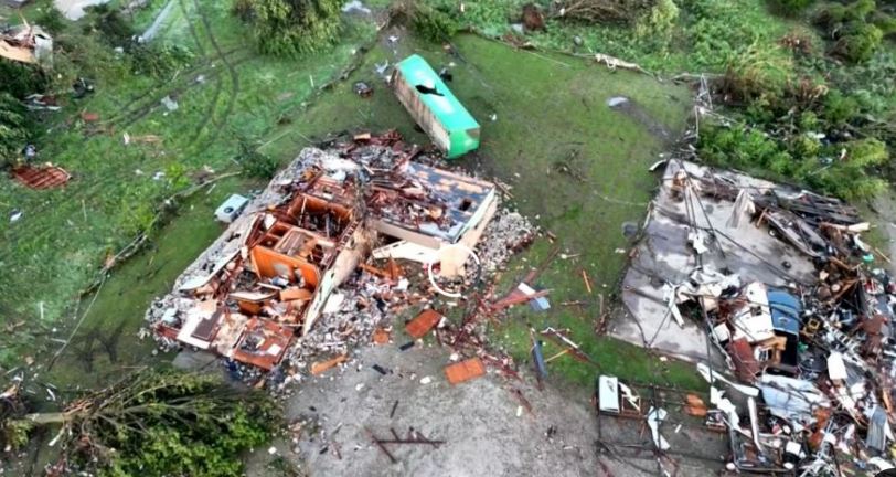 Varios heridos y viviendas destrozadas tras tormentas eléctricas y tornados en Oklahoma