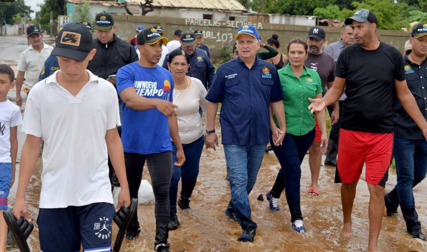 Alcalde Gustavo Fernández atiende con inmediatez sectores afectados tras fuertes lluvias en el municipio