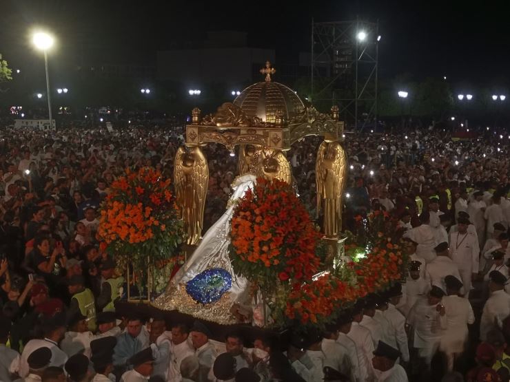 La procesión de la Aurora: En la madrugada y en hombros, saldrá La Chinita para despedirse del pueblo zuliano