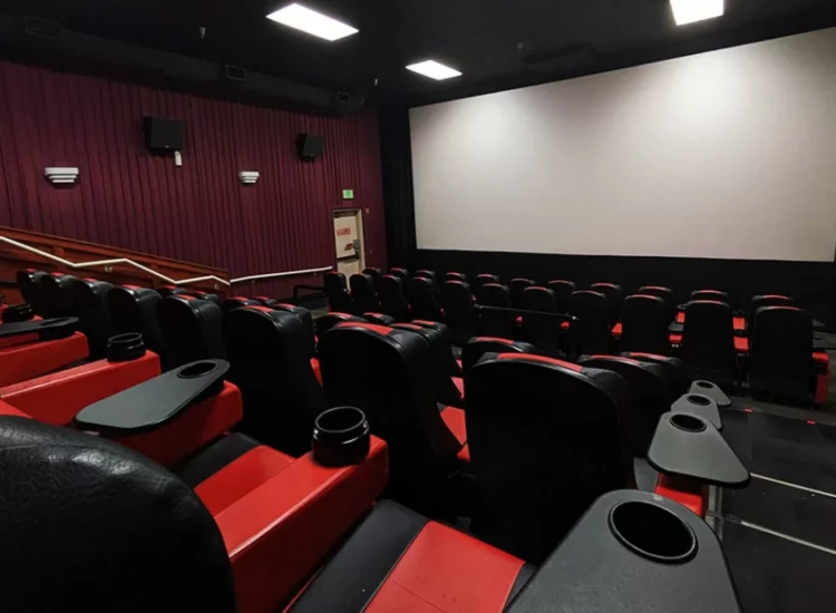 En España ya se puede ir al cine desnudo por primera vez en la historia