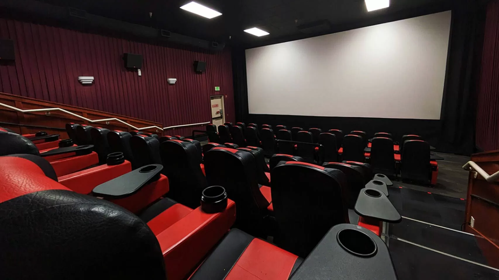 En España ya se puede ir al cine desnudo por primera vez en la historia