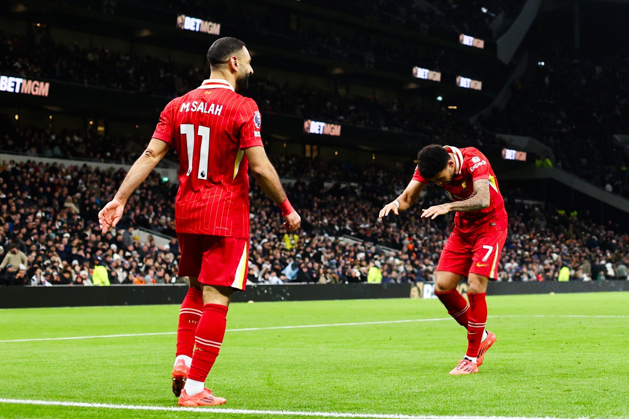 Liverpool no frena su camino y golea al Tottenham en la Premier League