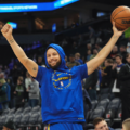 Warriors derrota a Timberwolves con un gran Steph Curry