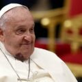 El Papa Francisco sufrió un golpe en el rostro: el hematoma en su cara y la explicación del Vaticano