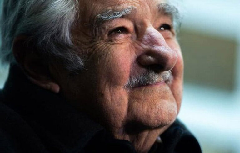 Pepe Mujica evoluciona según lo esperado tras ser intervenido para colocarle un stent en el esófago