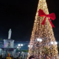 Encienden por primera vez el árbol de Navidad en el Boulevard de Santa Lucía