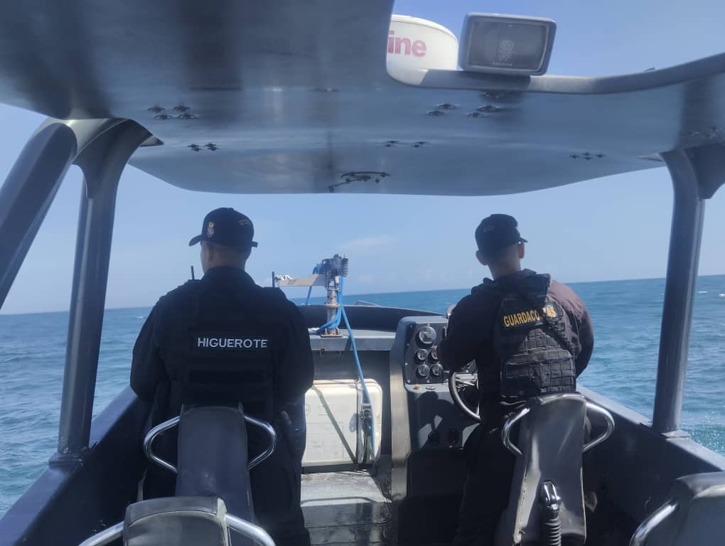 Autoridades de La Guaira buscan por aire y mar a los pescadores de Chuspa que llevan cinco días desaparecidos