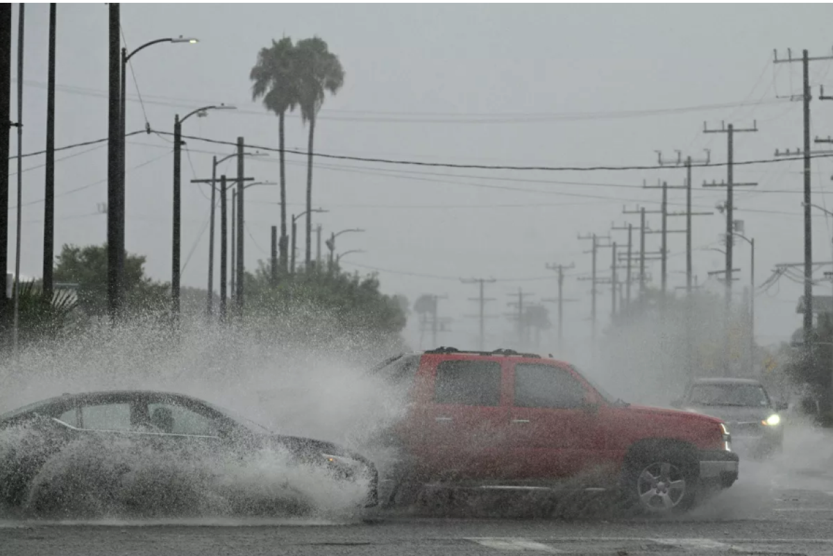 Tormenta con olas de hasta 18 metros azota el norte de California y causa un muerto