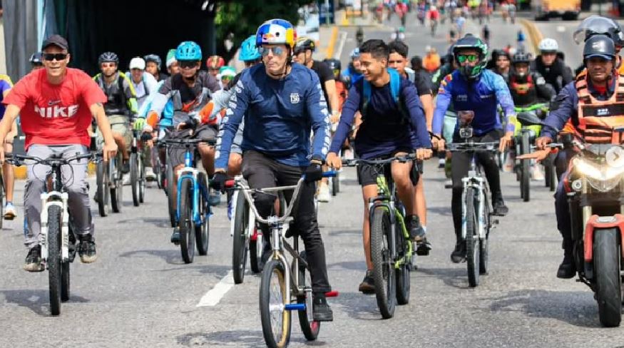 Daniel Dhers lideró última bicicletada del año en Caracas