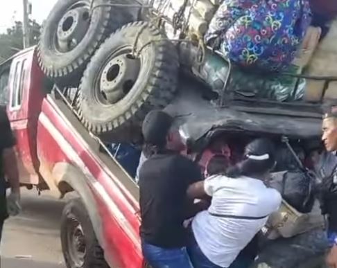 En dos pedazos se partió el chasis de una camioneta cuando viajaba cargado de pasajeros hacia la Alta Guajira