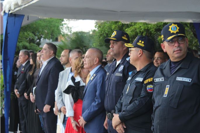 Gobernador Rosales entrega más de 4.000 uniformes a funcionarios del Cuerpo de Policía del Estado Zulia