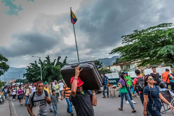 Un 15 % aumentó la presencia de consumidores venezolanos en Cúcuta para Navidad