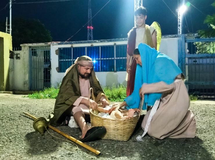 Un pesebre viviente llena de amor y espiritualidad las calles de Valle Frío